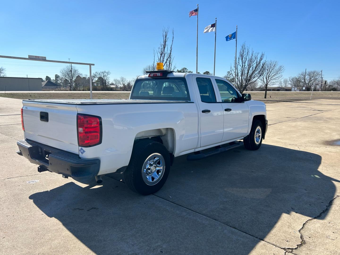 2015 White /Gray Chevrolet Silverado 1500 Work Truck Double Cab 2WD (1GCRCPEC1FZ) with an 5.3L V8 OHV 16V engine, 6-Speed Automatic transmission, located at 17760 Hwy 62, Morris, OK, 74445, (918) 733-4887, 35.609104, -95.877060 - 2015 CHEVY SILVERADO HAS THE 5.3L V8 AND IS RWD. IT FEATURES A KEYLESS ENTRY REMOTE, POWER WINDOWS, POWER MIRRORS, POWER LOCKS, AM/FM STEREO, PANDORA RADIO, AUX PORT, USB PORT, TRACTION CONTROL, CRUISE CONTROL, BACK UP CAMERA, BED COVER, BED LINER, AND HITCH. IT RUNS ON CNG (COMPRESSED NATURAL GAS) - Photo#4